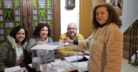Ana Burguillos es reelegida presidenta de la archicofradía del Carmen