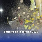 La lluvia no destiñe la sardina en su funeral